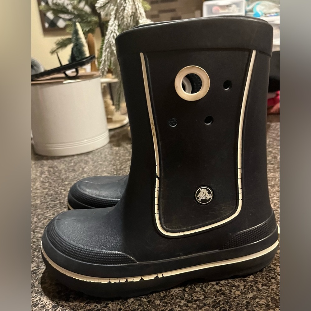 Kids croc boots